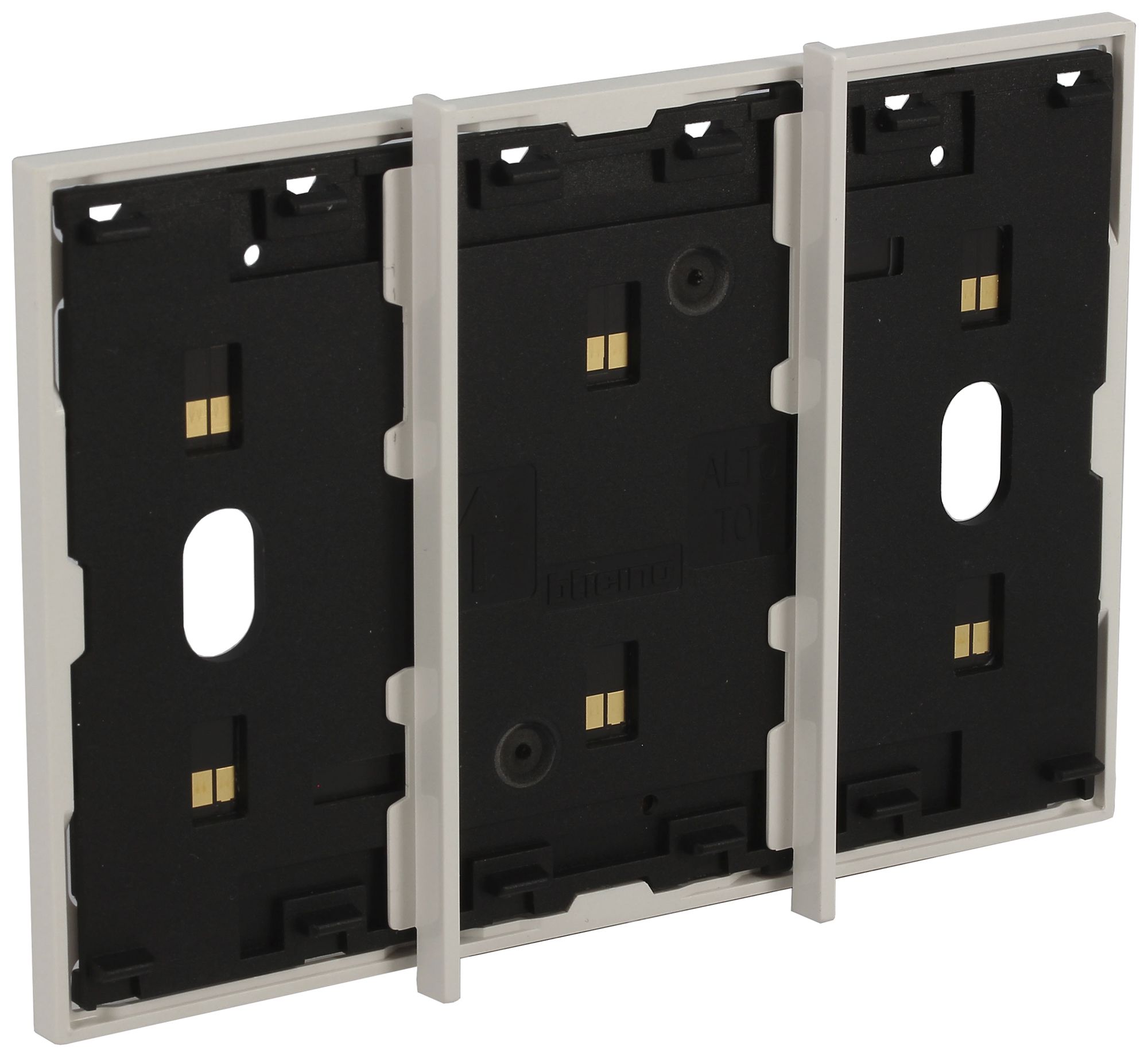 Cadre BUS Living Now MyHOME 3 modules montage sur prise 3 modules blanc