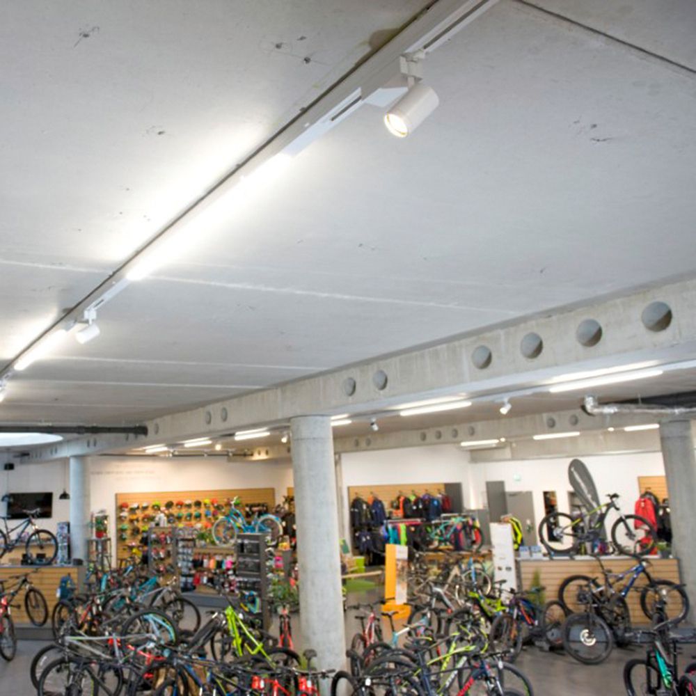 LED-Feuchtraumleuchte DOTLUX MISTRAL 37W 4860lm 840 IP66 640×100mm grau