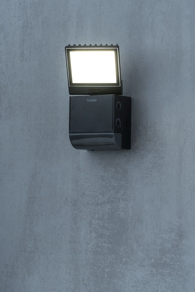 Proiettore LED theLeda S 8.5W 900lm 4000K con rilevatore movimento nero IP55