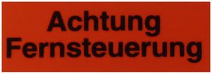 Klebeschild (Achtung Fernsteuerung) 70×25mm