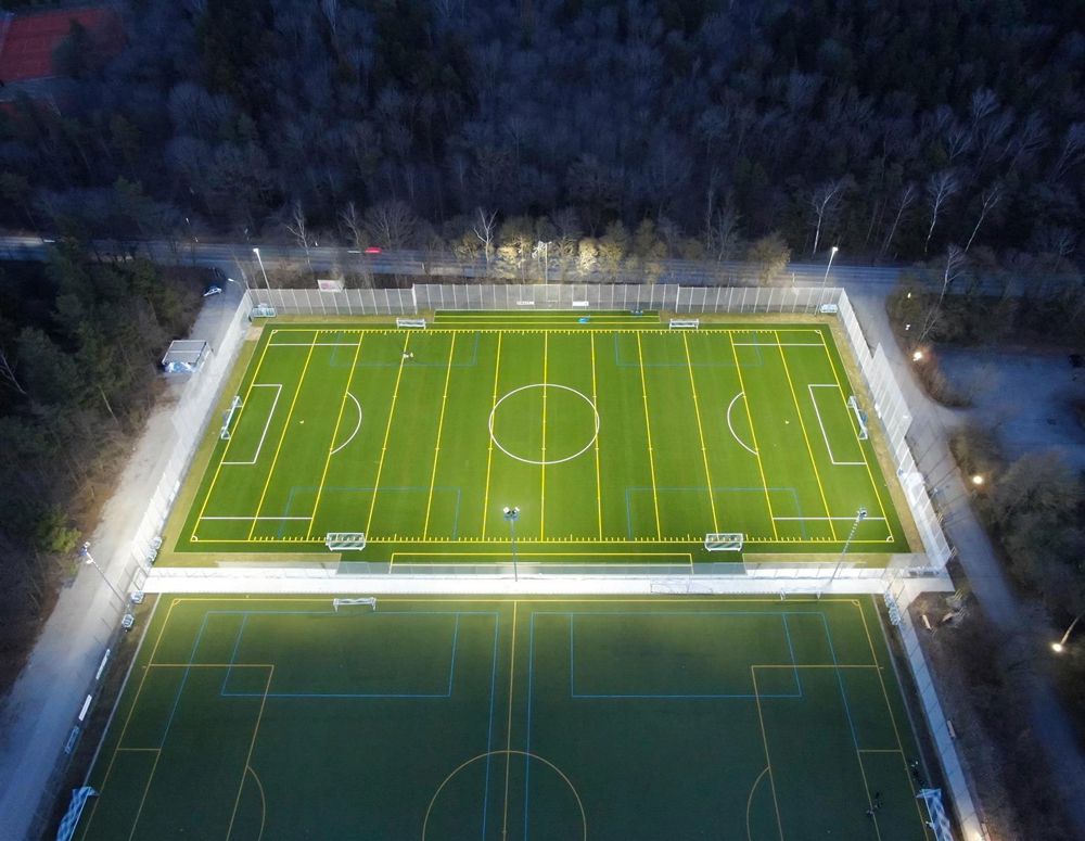 LED-Strahler DOTLUX HLFplus 400W 47000lm 840 IP66 15° 1…10V Silber