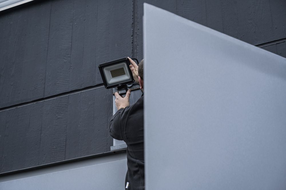 LED-Strahler JARO 7060 PIR 50W 5800lm 6500K IP65 VWB 220×236mm schwarz