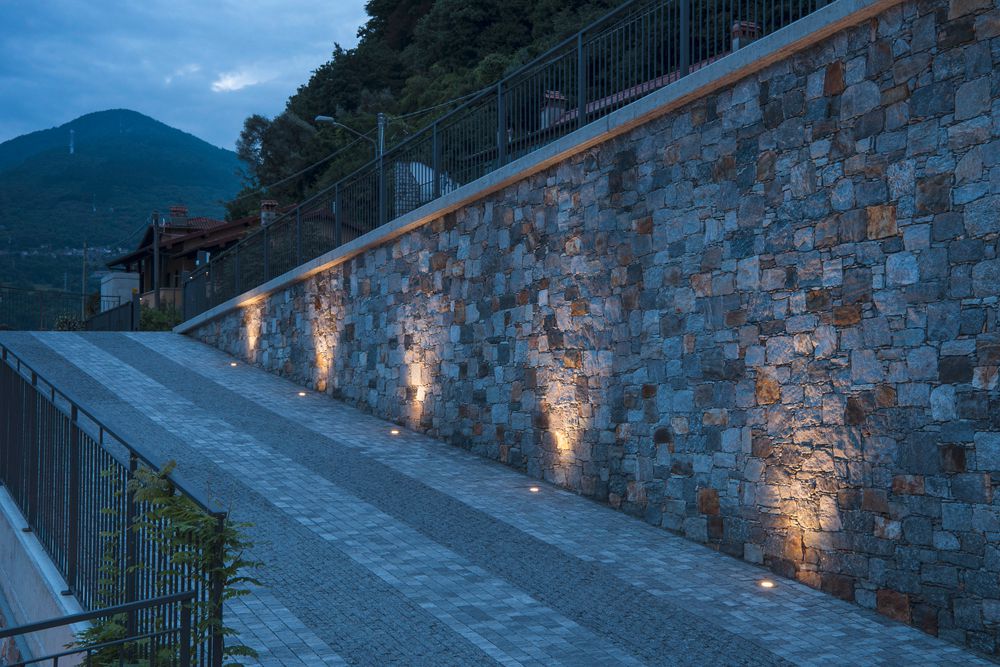 EB-LED-Bodenleuchte SLV DASAR M IP67 6.5W 450lm 830 24° DALI Ø130mm an