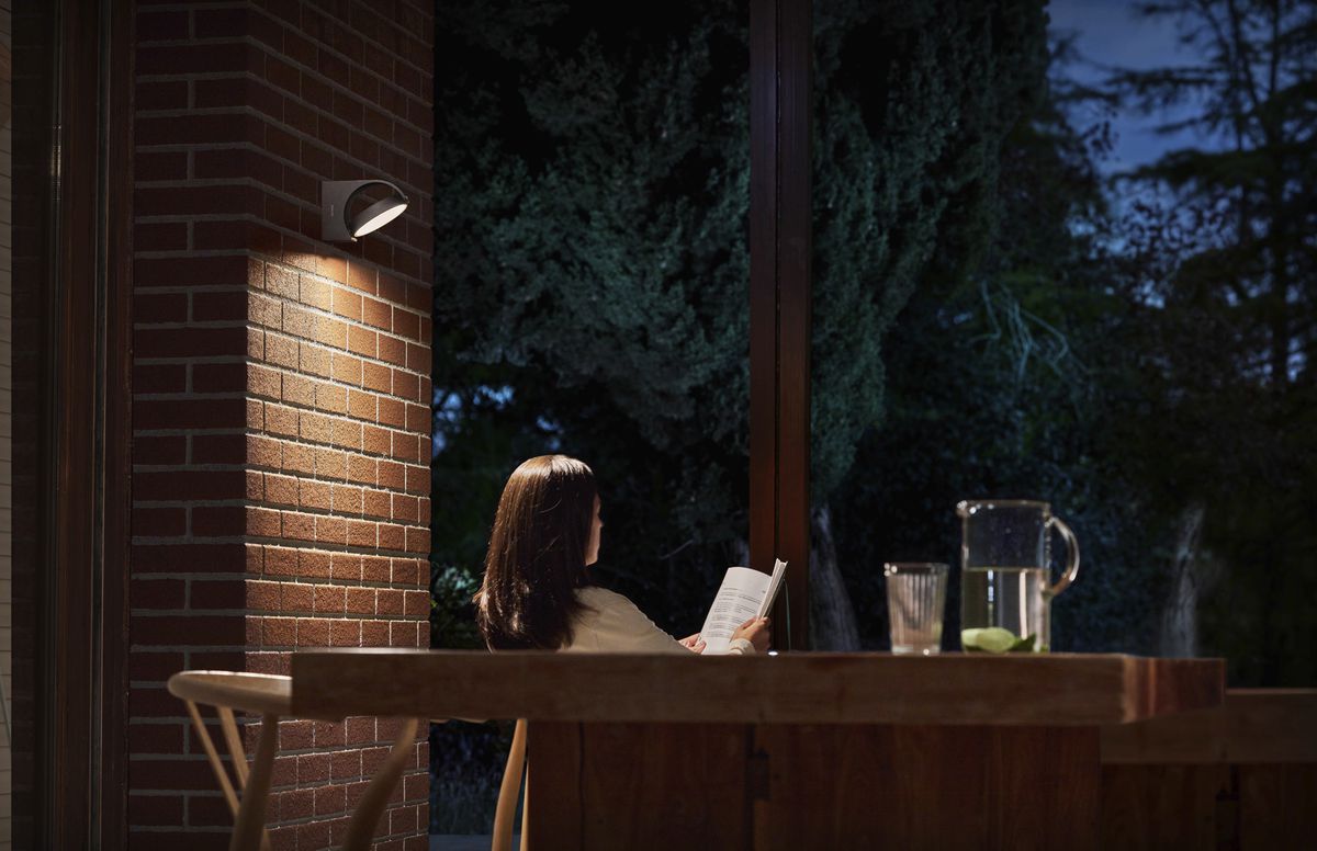 Applique LED Philips Mimosa 630lm 2700K IP44 171×45mm anthracite orientable