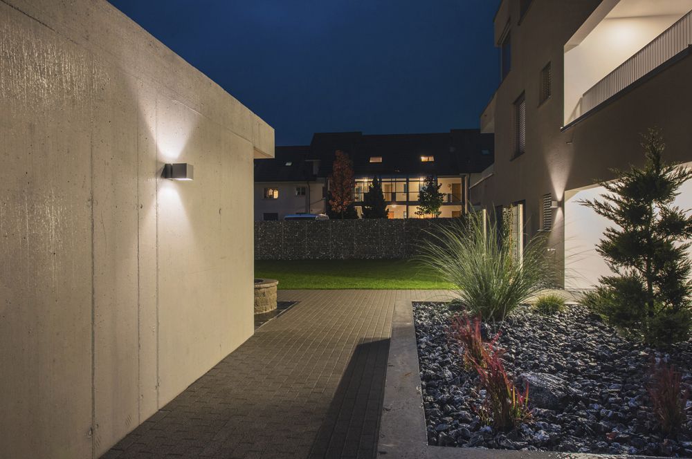 Applique SQUARE TURN QT14 42W IP44 gris argenté