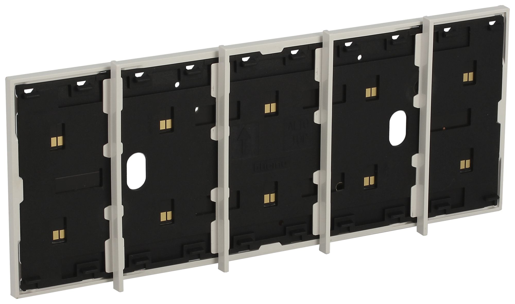 Cadre BUS Living Now MyHOME 4+1 modules montage sur prise 4 modules blanc