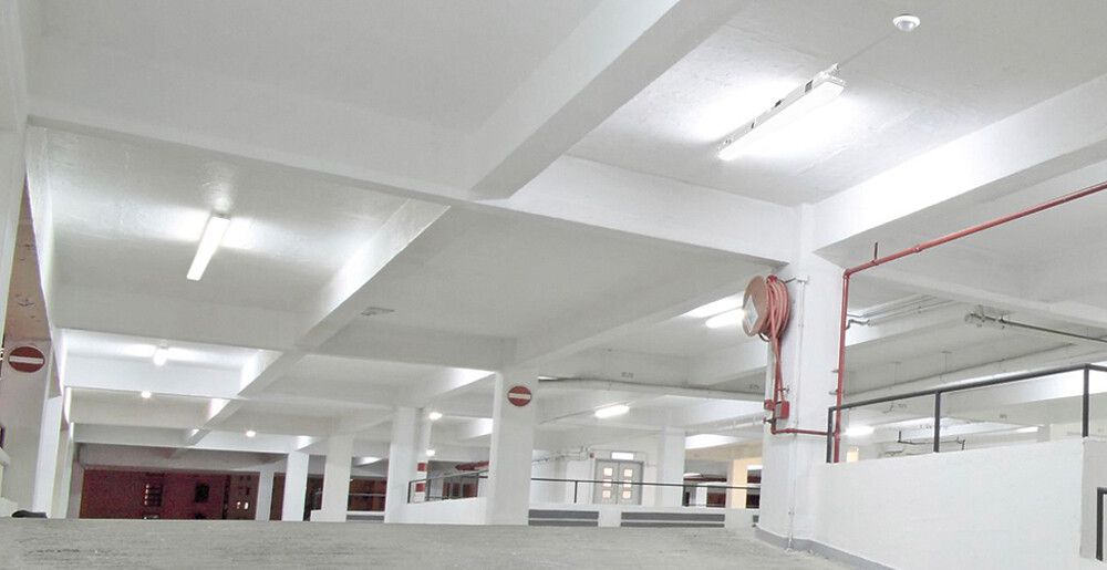 LED-Feuchtraumleuchte ESYLUX OLIVIA-2 36W 5000lm 4000K 3h IP66 DALI-2 hellgrau