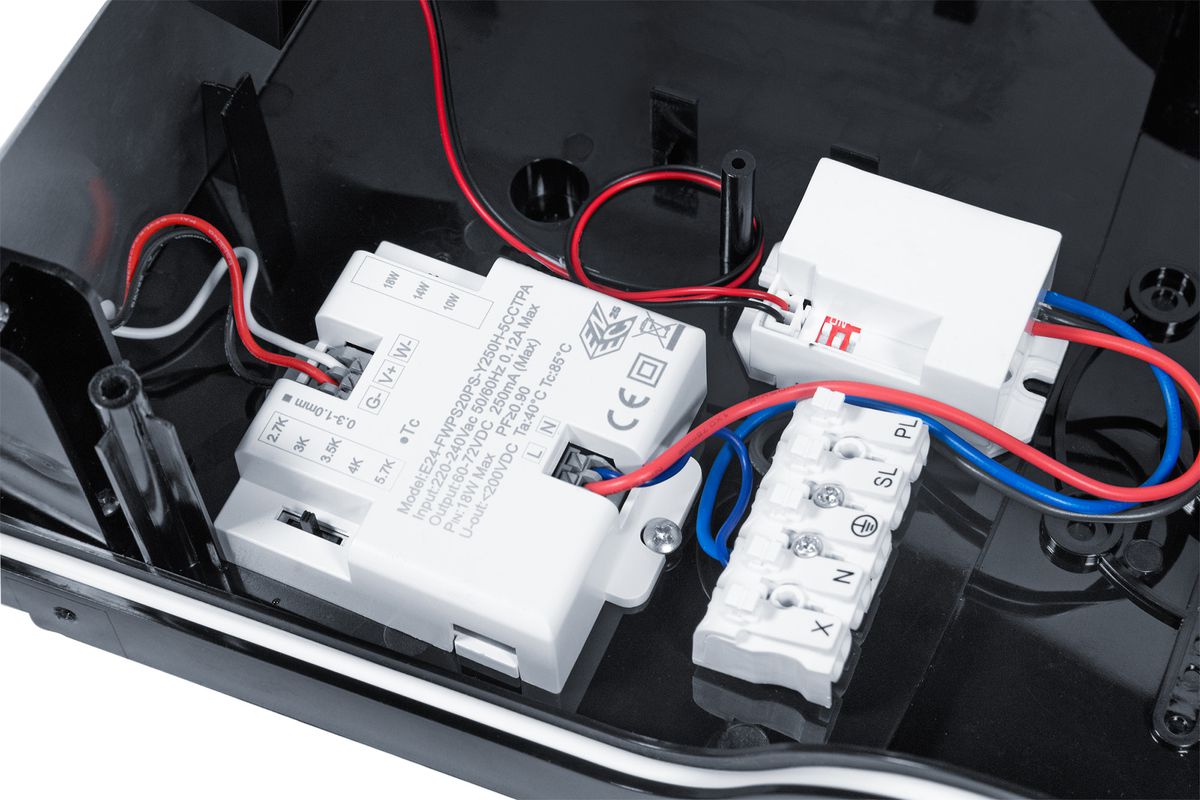 Fassadenleuchte TOBY VarioFLex Sensor 2000lm CRI80 2200-4000K