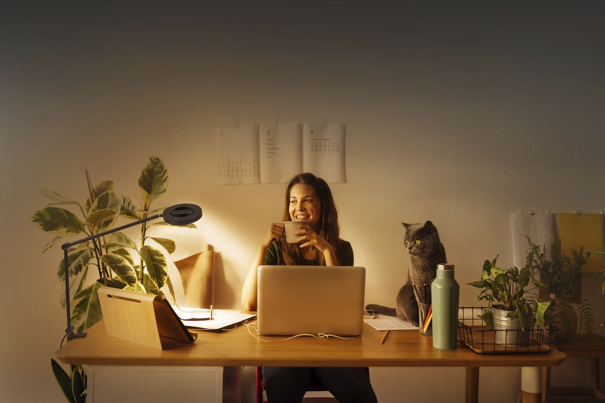 LED-Tischleuchte LEDVANCE Sun@Home Clip 15W 450lm 920…950 DIM schwarz Adapter