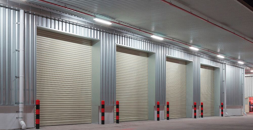 Luminaire LED pour locaux humides ESYLUX OLIVIA 36W 3600lm 840 1265mm IP65