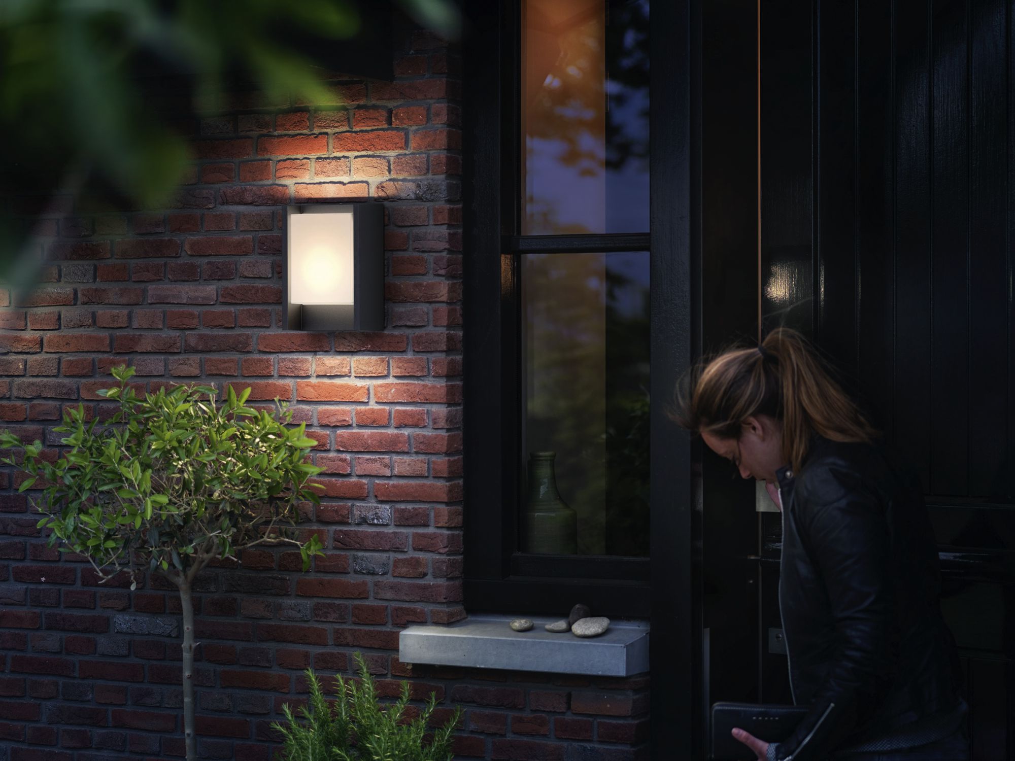 LED-Wandleuchte Philips Arbour 800lm 3000K IP44 220×165mm anthrazit