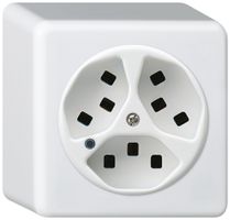 Presa AP Hager basico 3×tipo 23 illuminati Q bianco