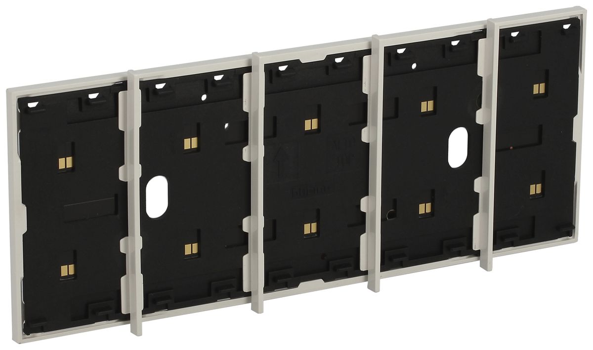 Cadre BUS Living Now MyHOME 4+1 modules montage sur prise 4 modules blanc