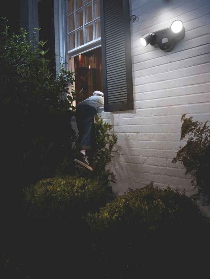 Applique LED LEDVANCE SMART+ Multi caméra PIR SEN 16W 900lm 3000K IP44 VAR gris