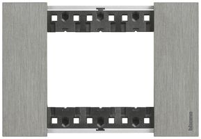 Cadre de recouvrement Living Now 3 modules 125×86mm steel