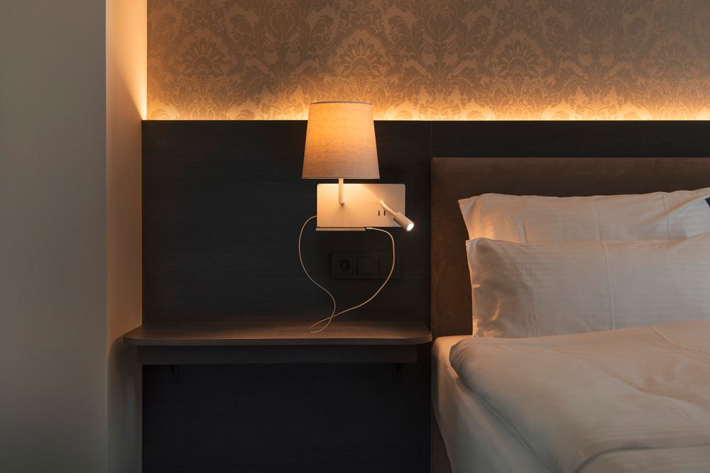 Applique SLV SOMNILA FLEX LEFT E27 40W avec liseuse LED 1.2W et USB blanc