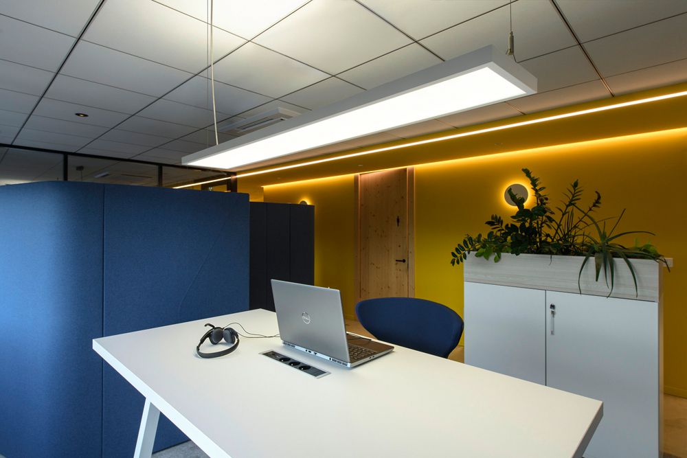 LED-Pendelleuchte SLV WORKLIGHT PRO 150 59W 7200lm 4000K DALI weiss