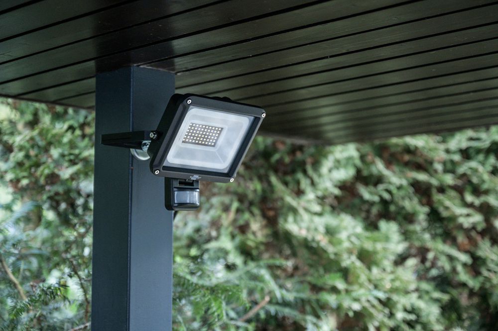 Proiettore LED JARO 4060 PIR 30W 3450lm 6500K IP65 VWB 190×214.5mm nero