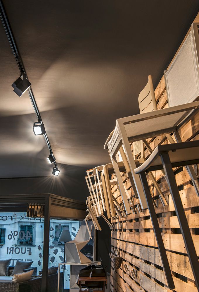 LED-Strahler EURO CUBE, 28.5W 2100lm 3000K 60° mit 3-Phasen-Adapter IP20 schwarz