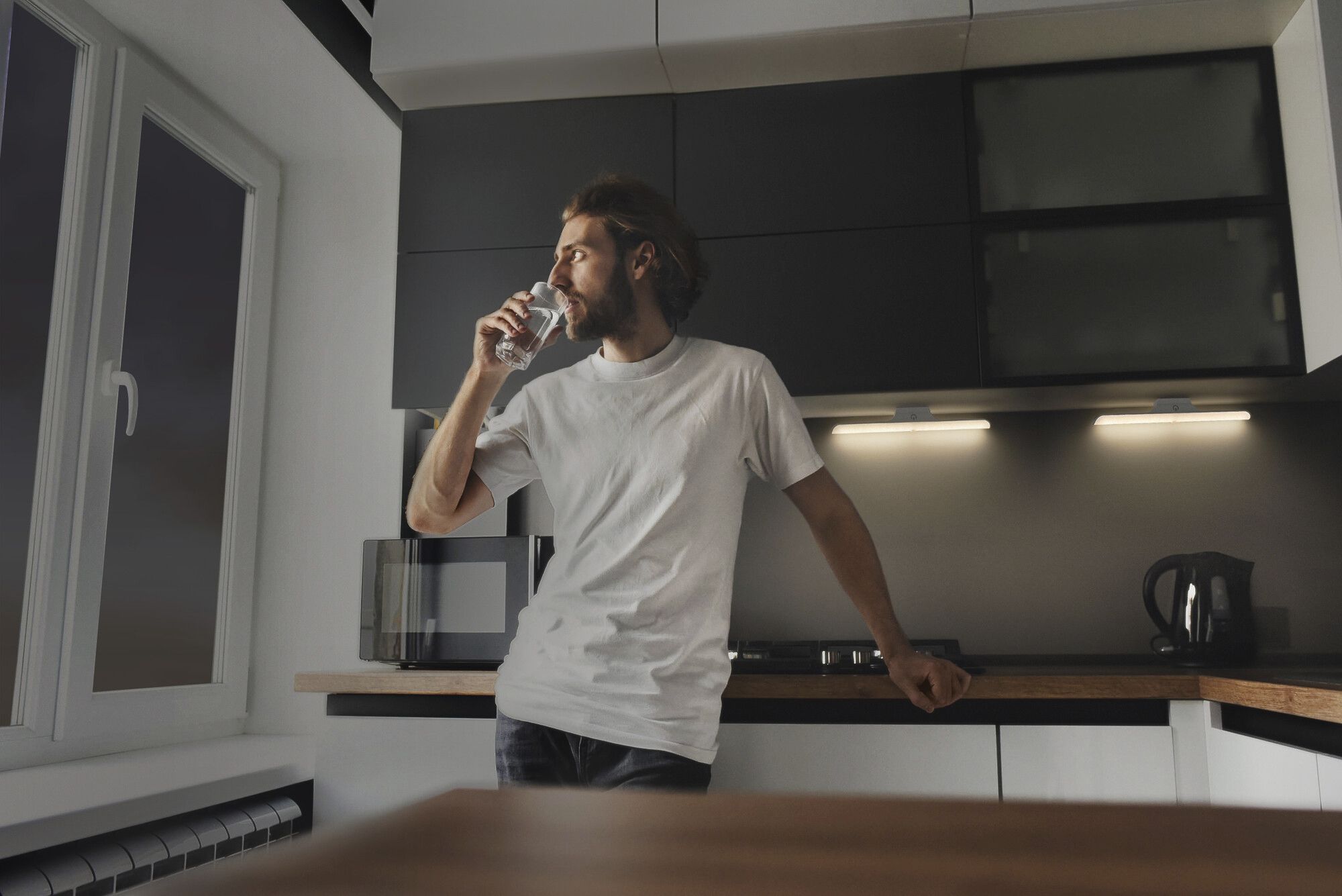 LED-Lichtleiste LEDVANCE LINEAR SWIVEL PIR SEN 4W 300lm 830 DIM weiss USB