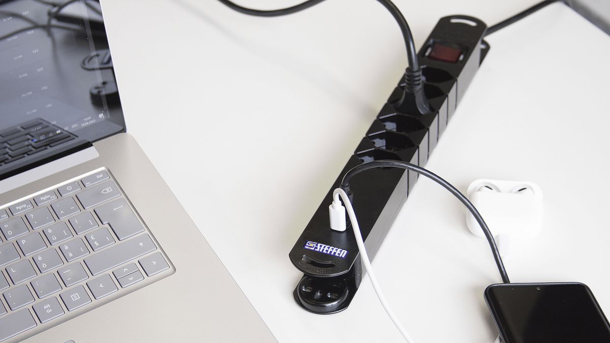 Prise multiple Steffen VARIABL magnét. 6×T13 2×USB-C avec interrupteur 3m noir