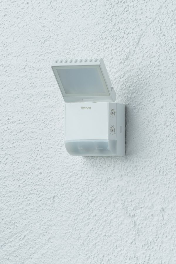 Projecteur LED theLeda S 8.5W 900lm 4000K avec détecteur de mouvement blanc IP55