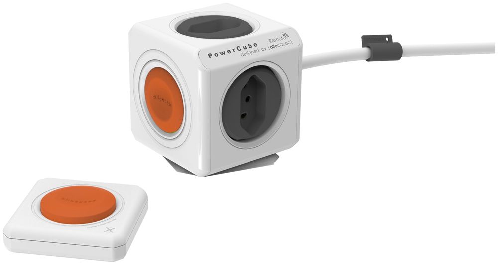 Fiche multiple PowerCube Extended 4×T13, commutable avec télécommande, blanc