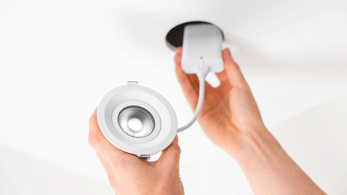 Downlight LED Plejd DWN-01-W 8W 515lm 2200…4000K IP44 VAR Ø94mm blanc