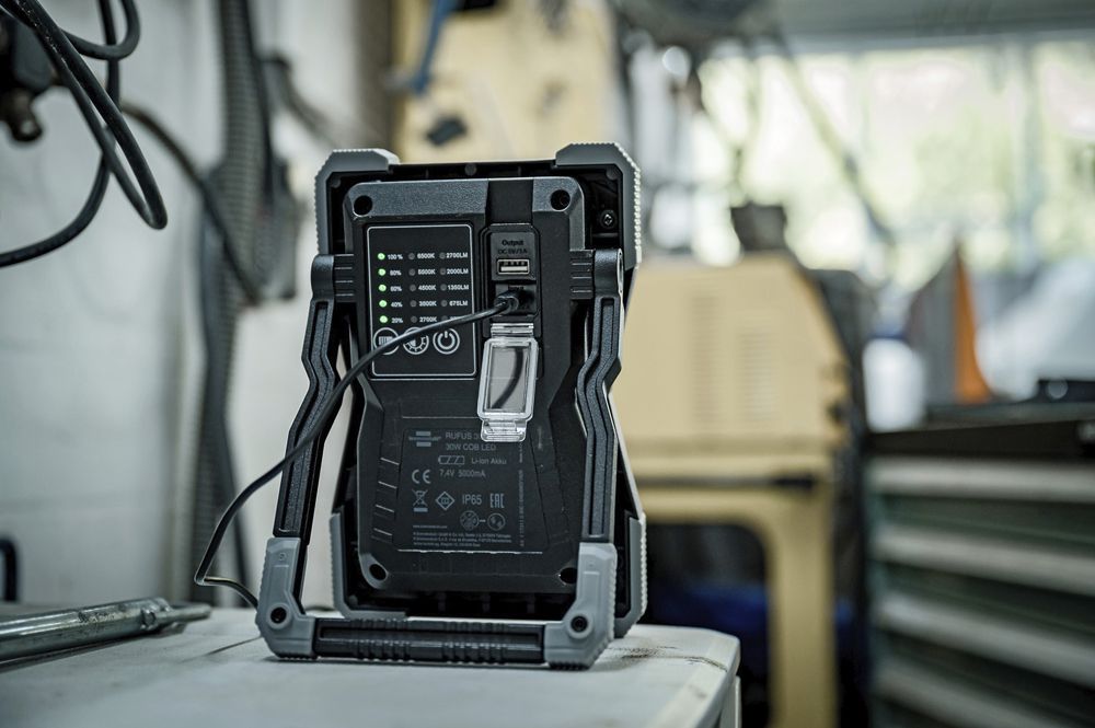 Projecteur LED RUFUS 3020 MA accu 30W 2700lm 2700…6500K IP65 IK08 no/gr
