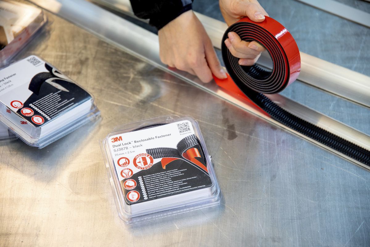 Nastro a strappo 3M Dual Lock SJ354 25mm×2.5m×5.7mm 40 teste/cm² nero