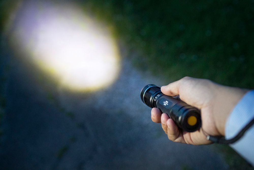 LED-Taschenlampe LuxPremium TL 600 AF 630lm IP67 1×18650 Akku USB 137mm Alu sz