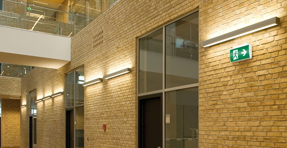 Notleuchte ESYLUX SLE LEDi SC/C Wandmontage