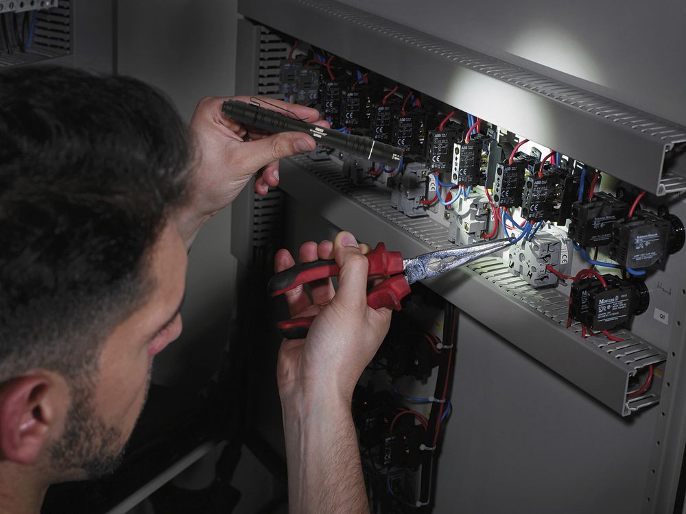 Lampe de poche LED LuxPremium TL 210 F 180lm IP44 2×AAA 144mm alu no