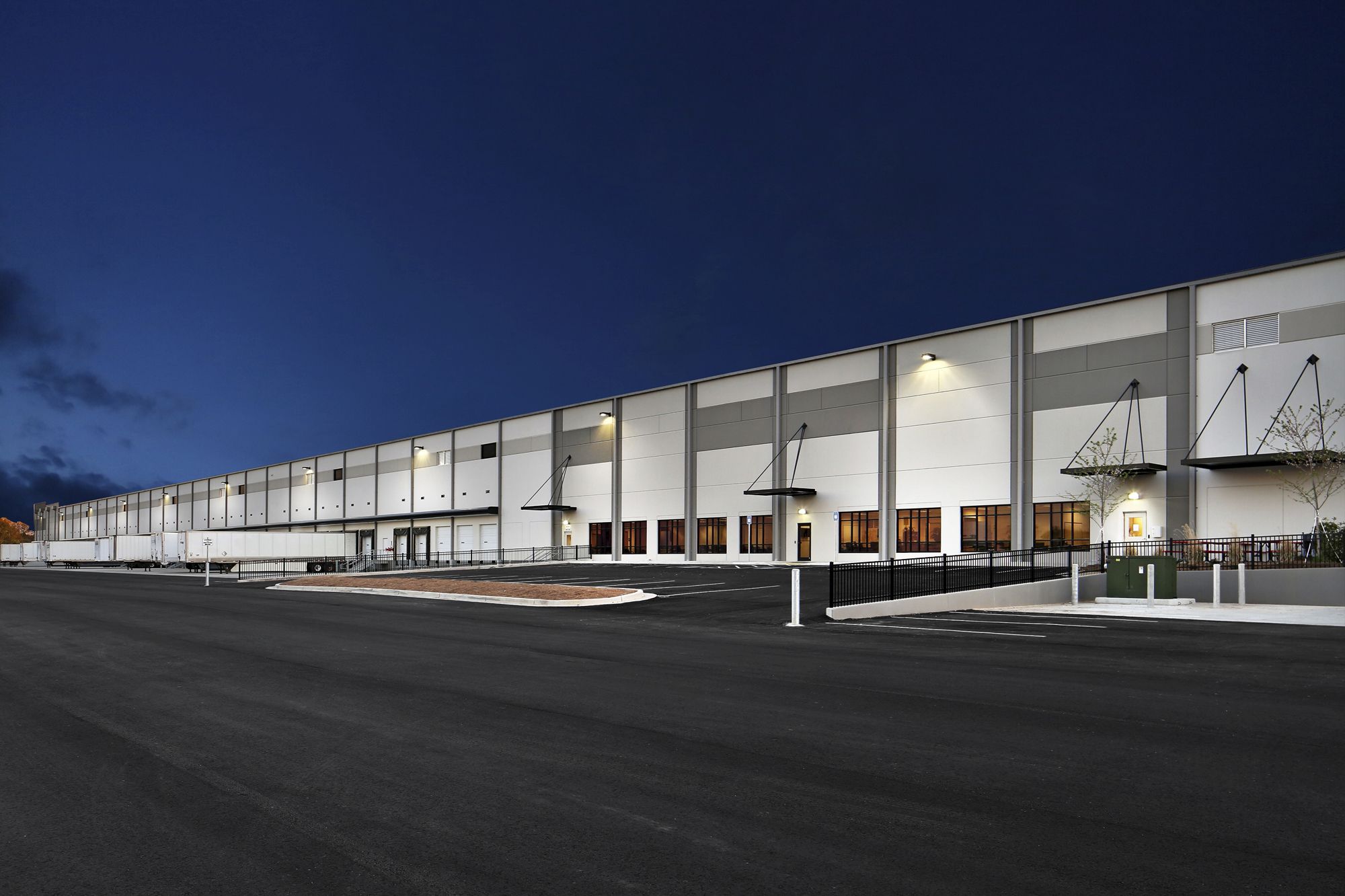 Projecteur LED Sylvania Kalani 51W 7300lm 830 IP66 60° 330×231mm noir