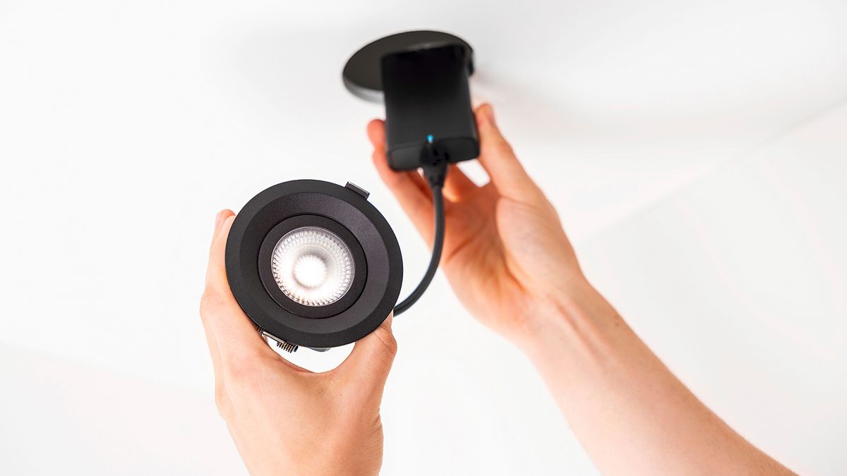 LED-Downlight Plejd DWN-01-B 8W 515lm 2200…4000K IP44 DIM Ø94mm schwarz