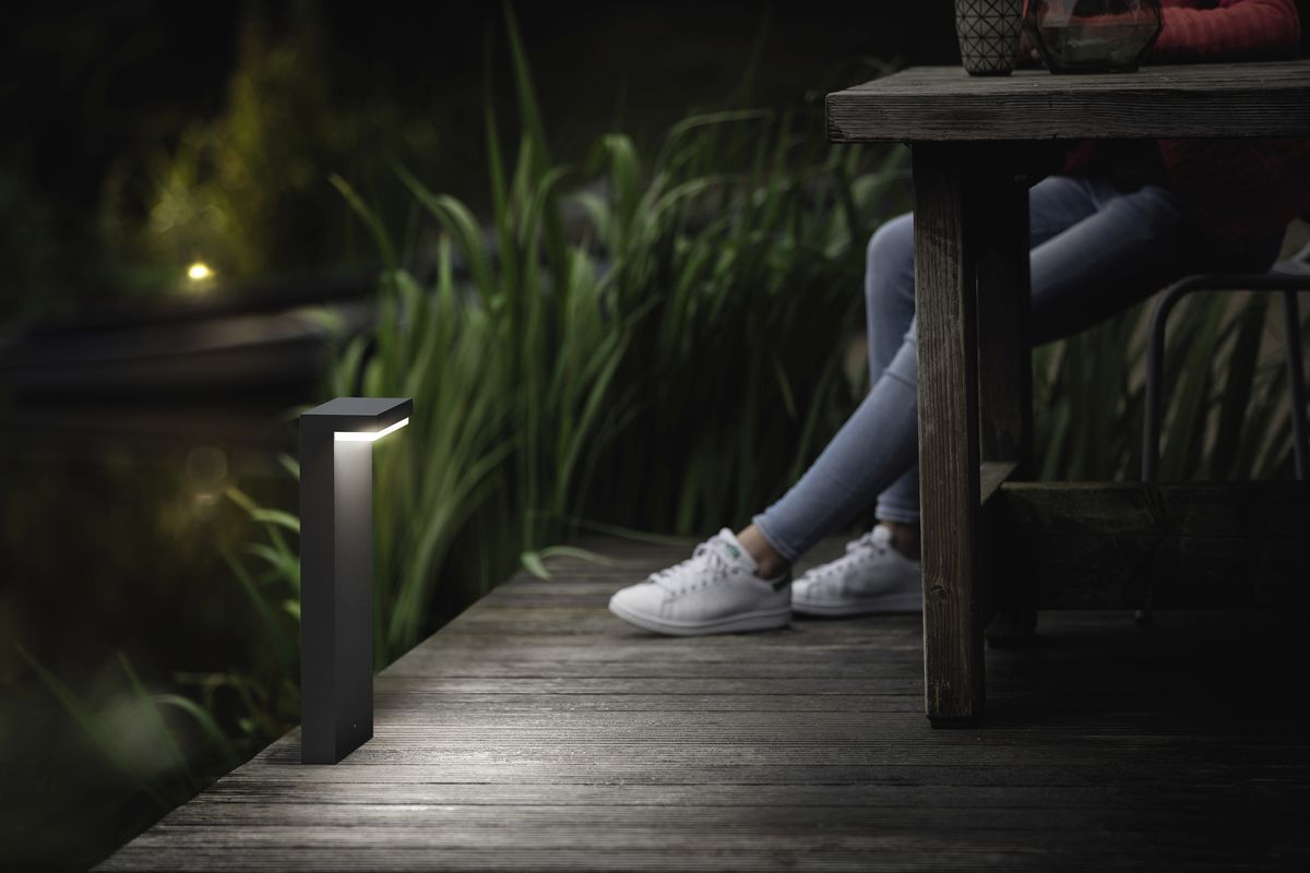 LED-Wegeleuchte Philips Bustan 3.8W 800lm 827 IP44 220×90mm×400mm anthrazit