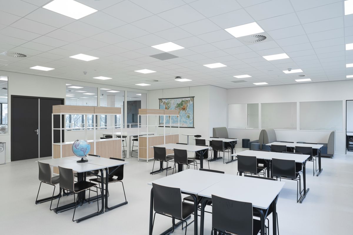 LED-Panelleuchte Sylvania START 27W 3400lm 830 IP40 595×595mm weiss