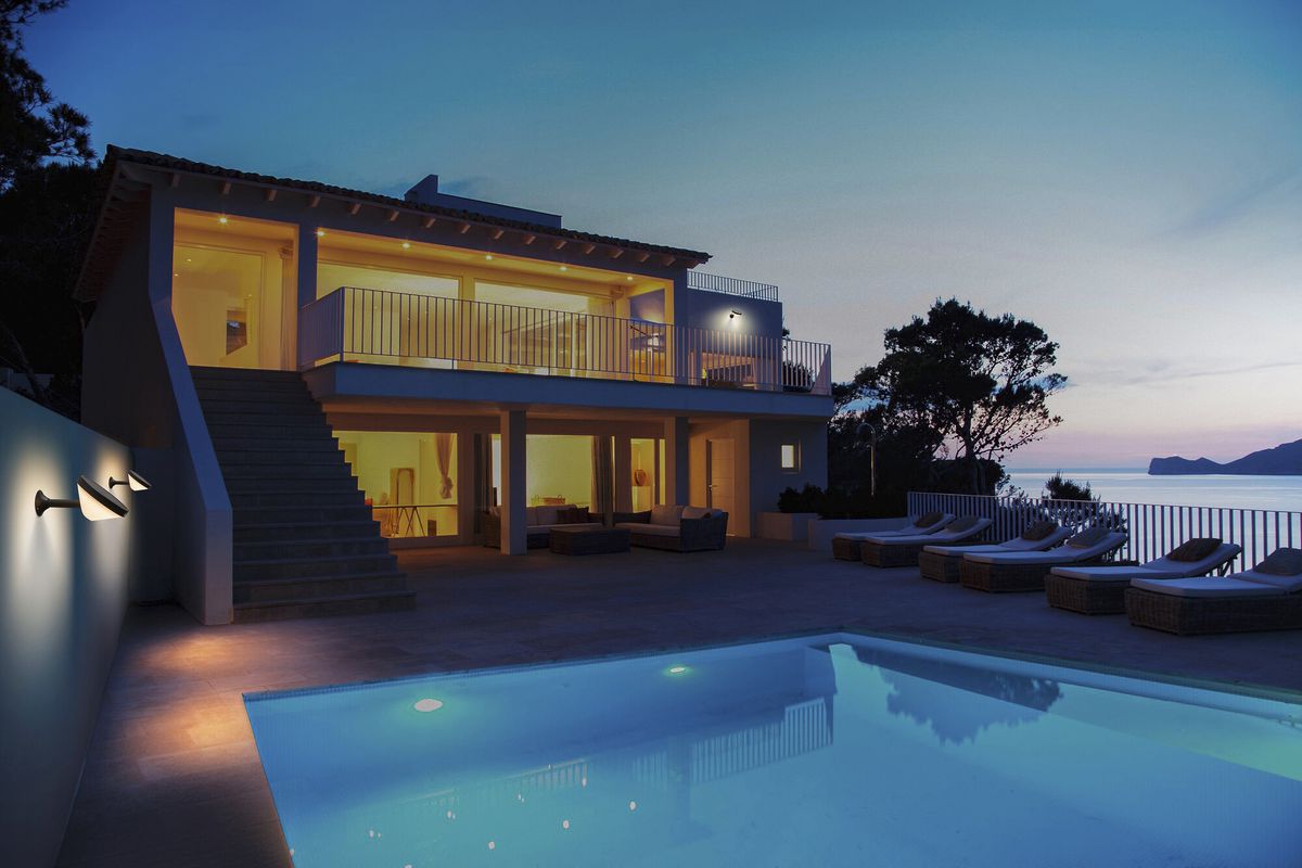 Applique LED LEDVANCE ENDURA Solar PIR SEN 4.5W 300lm 3000K IP44 noir