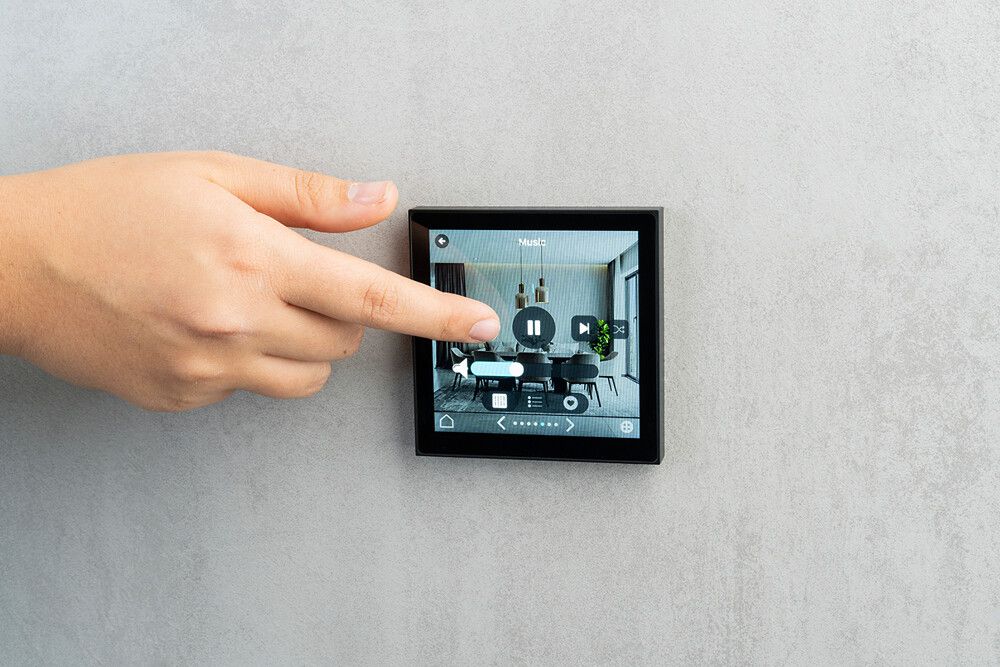 Écran tactile Theben iONprime CP 4 KNX avec thermostat d´ambiance noir