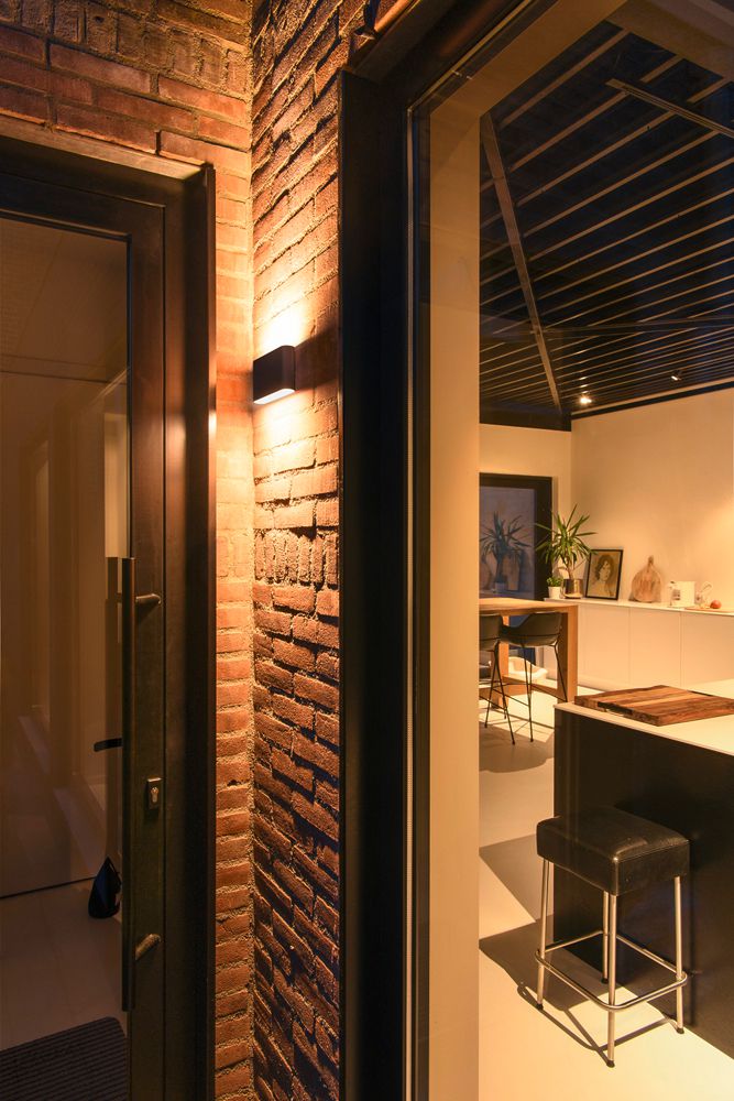 Applique LED SLV OVAL 18 9.3W 860lm 2700…3000K IP65 31×175mm nero